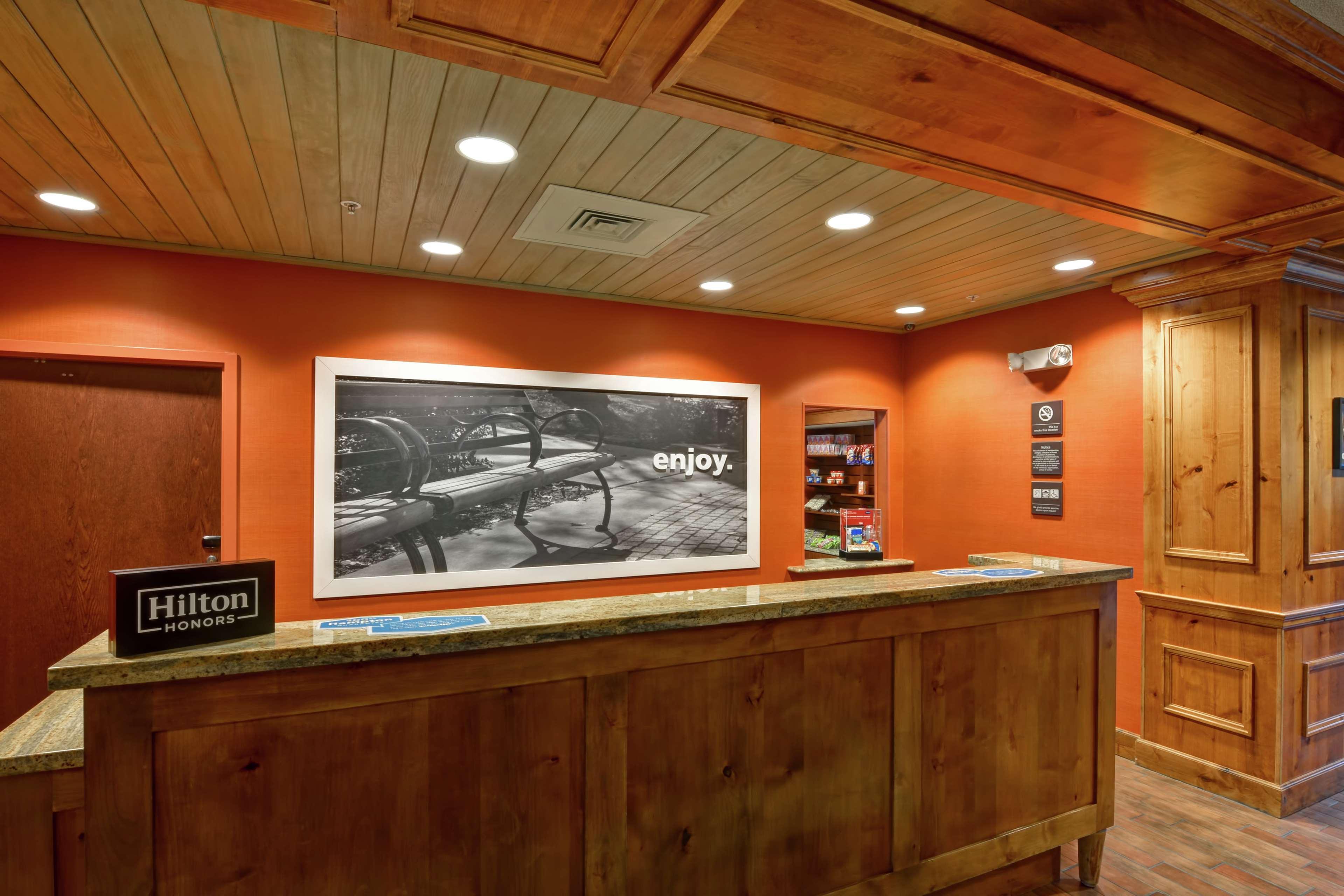 Hampton Inn And Suites New Hartford/Utica Exterior photo